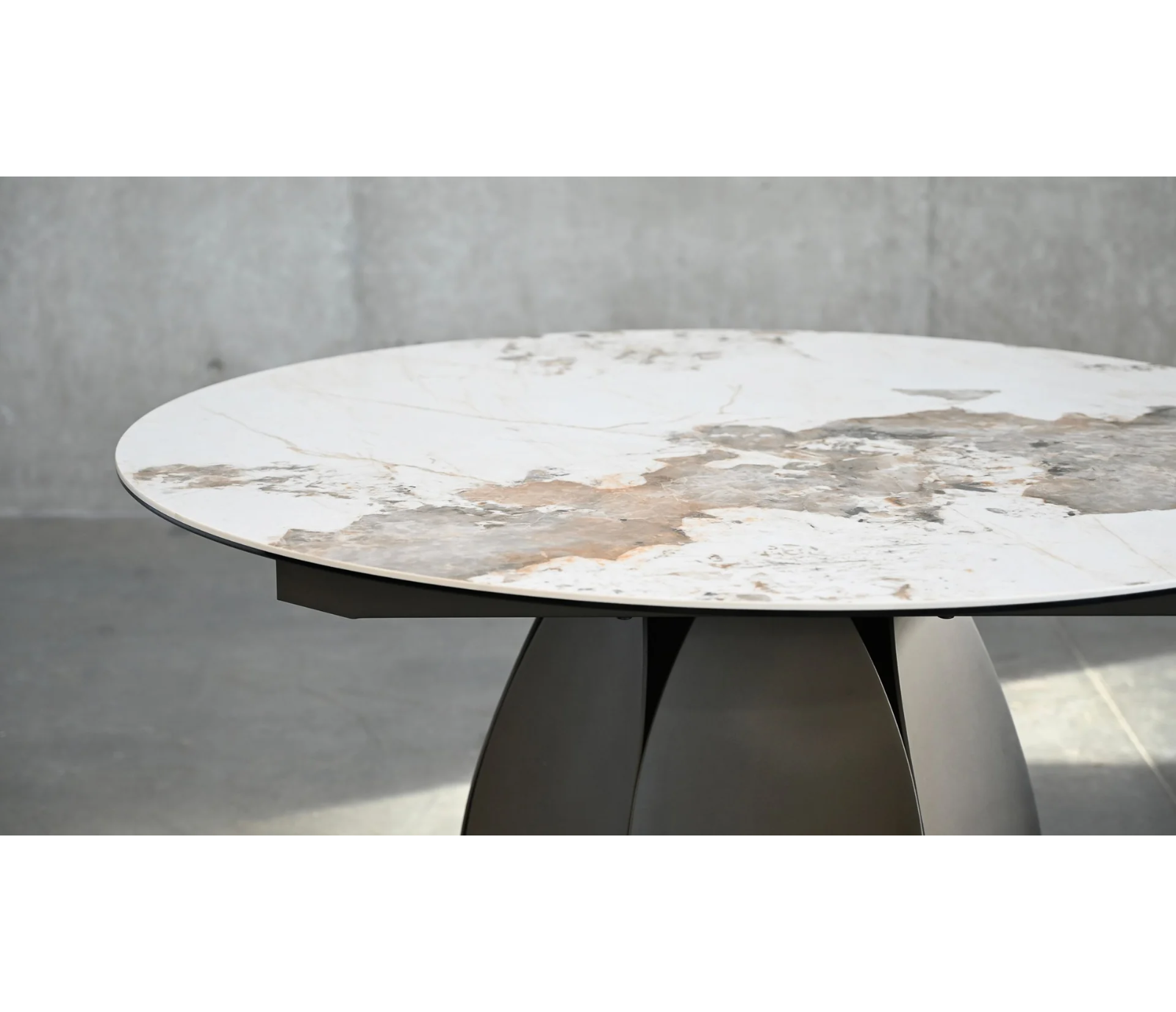 Forma Dining Table - Magellano